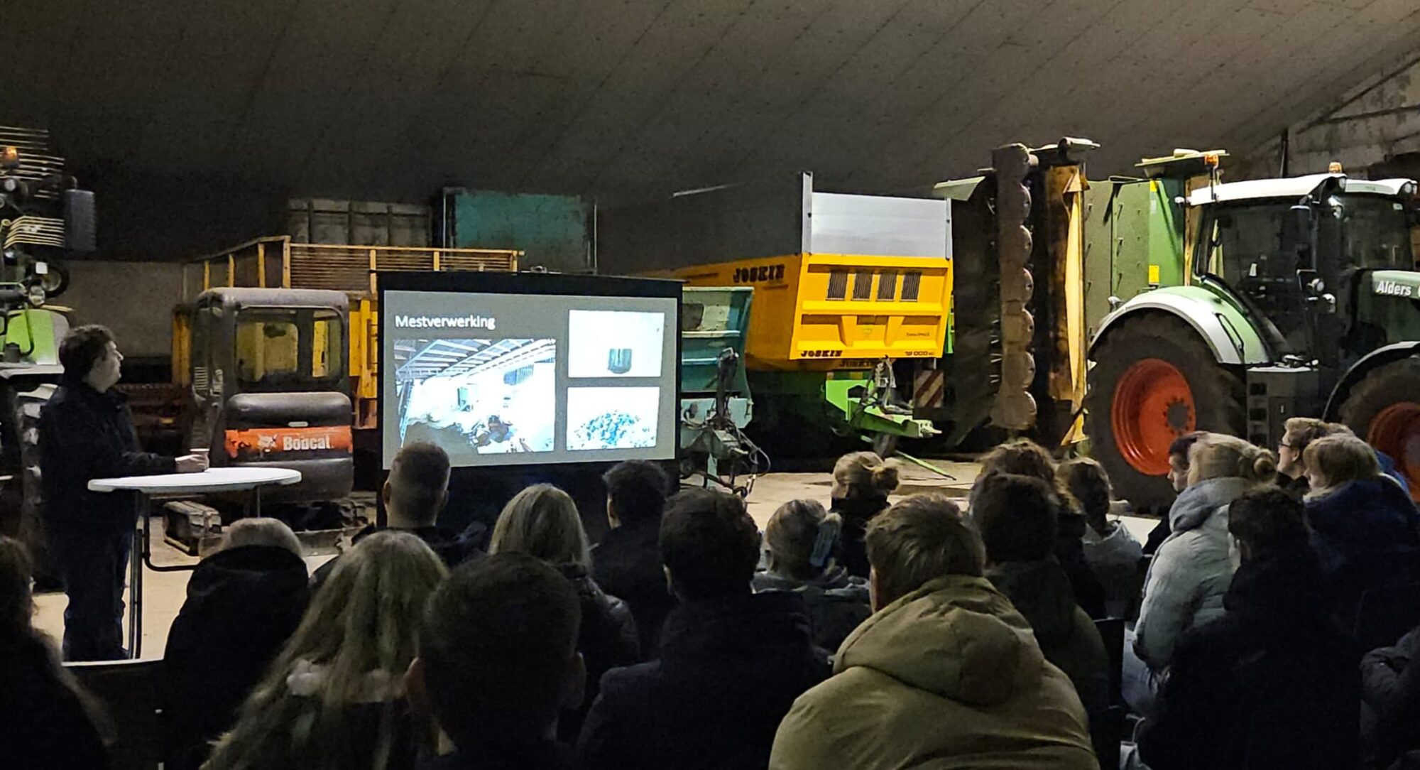 Melkveehouder Alders Overloon in Brabant met lage CO2-uitstoot verteld dat zij ook een mestverwerker hebben